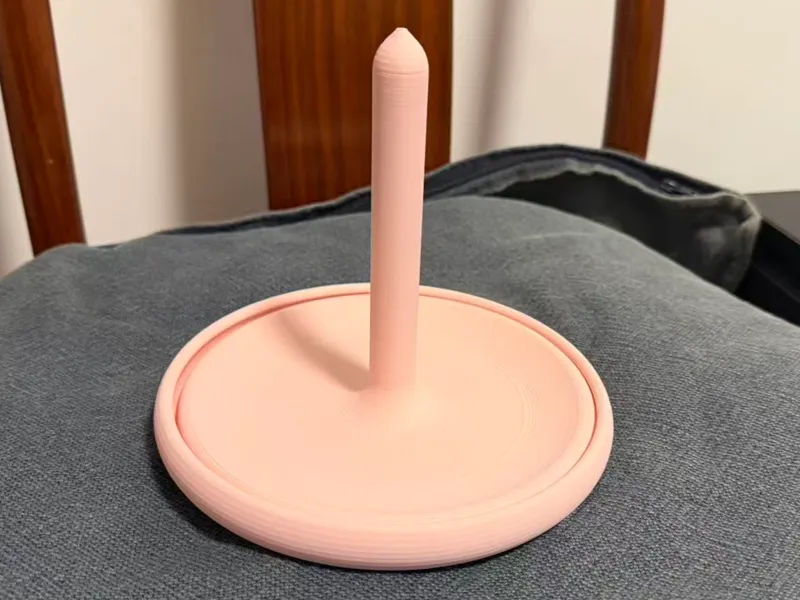 Rotating yarn spool