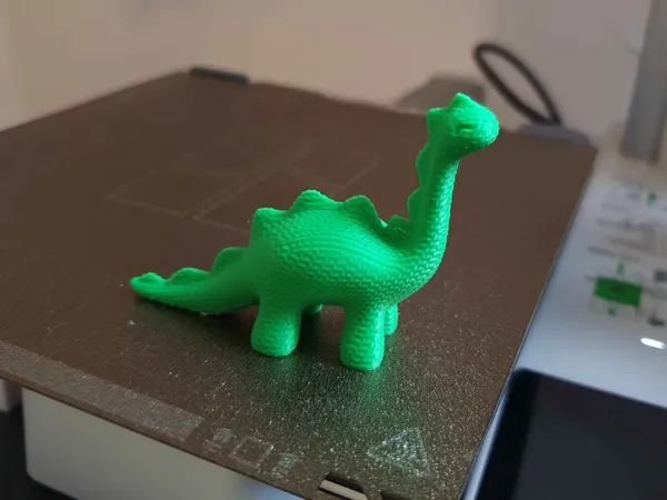 Dinosaure tricoté mignon, en 3 tailles