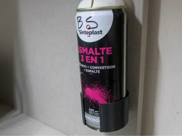 Spray can holder