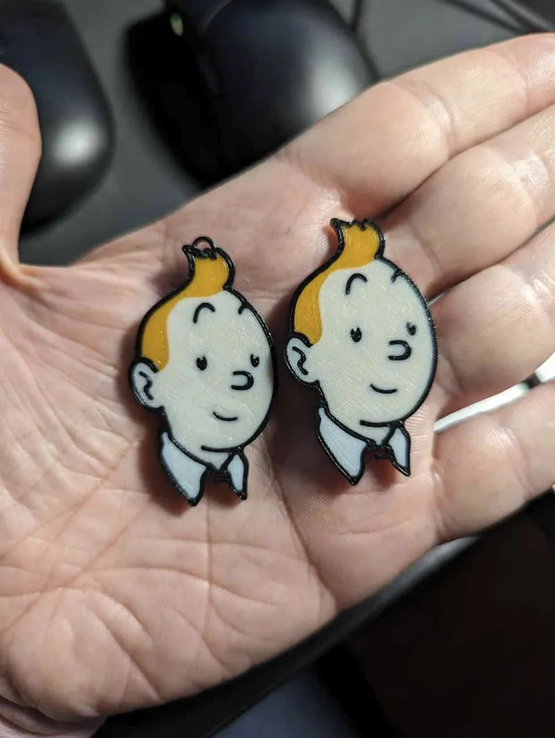 Tintin Face Magnet + Keychain model