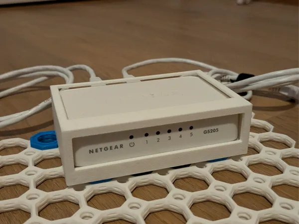 Support pour switch réseau Netgear GS205v2