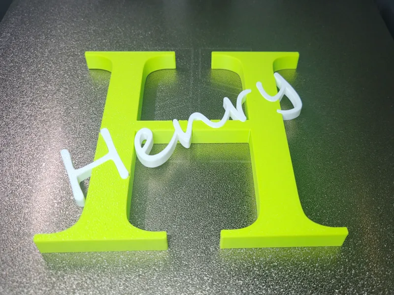 "H" mit Schriftzug "Henry"