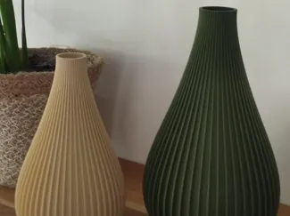 Vase mit Rillen