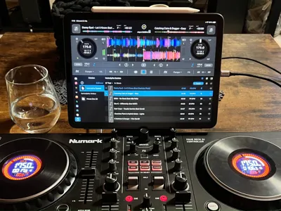 IPad / Tablet Stand for Mixtrack Platinum FX