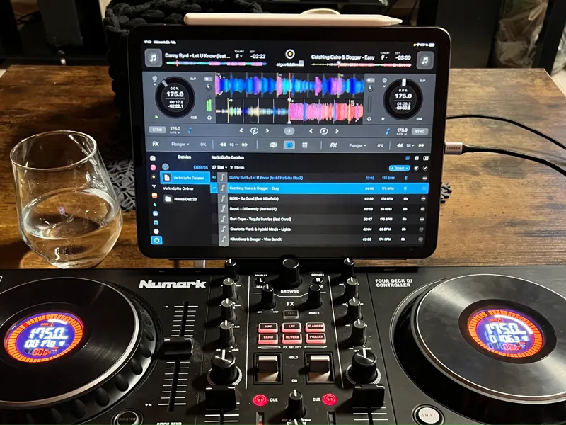 IPad / Tablet Stand for Mixtrack Platinum FX