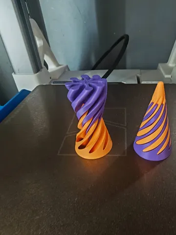 Objeto manipulable: Spiral cone fidget — vista de referencia 2