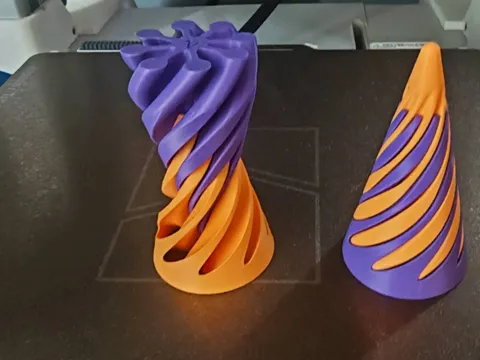 Objeto manipulable: Spiral cone fidget — referencia de MakerWorld