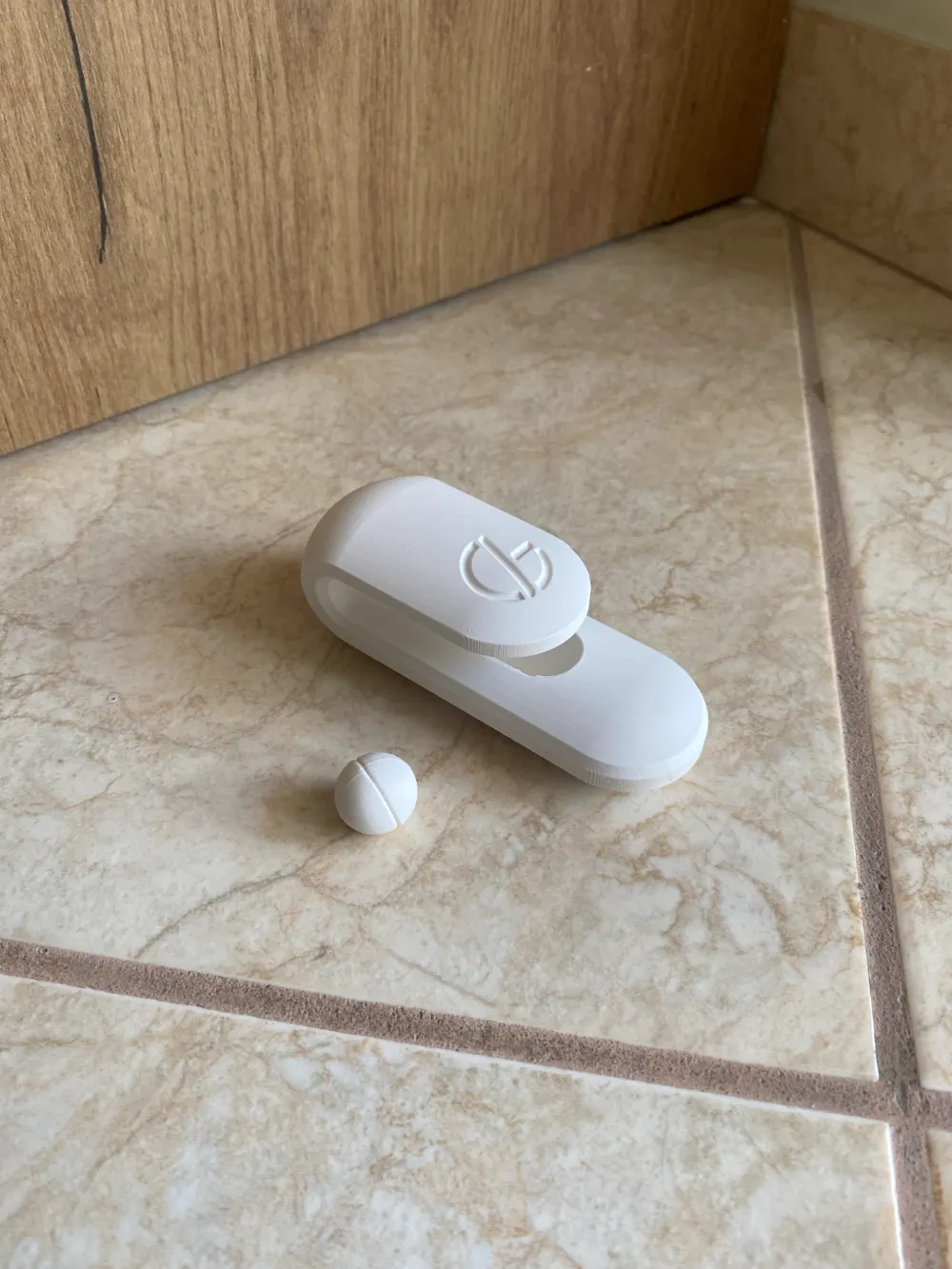 Gravity Wall Hanger - Fast Print - MakerWorld 3D Model | 3Drop