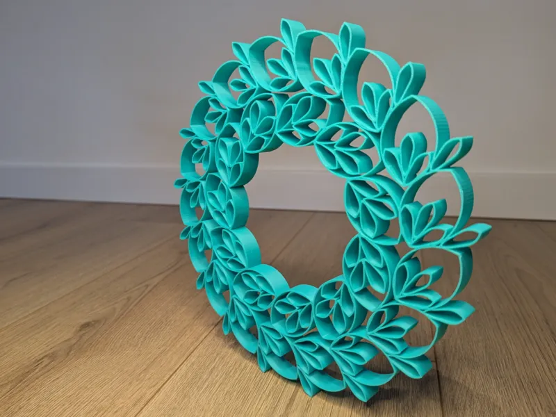 Filigree Leaf-Style Wreath