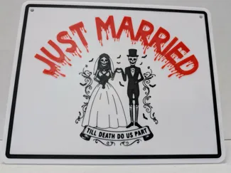 Skeleton Just Married Sign