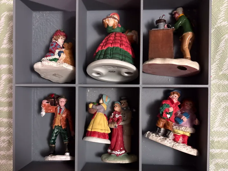 Stackable storage tray