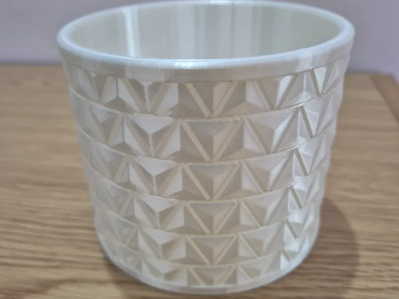Triangle pattern jar