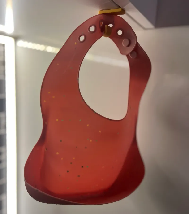 Cupboard hanger, no drilling/no glue required