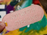 行李牌 药丸形 文字：NOT WORTH STEALING