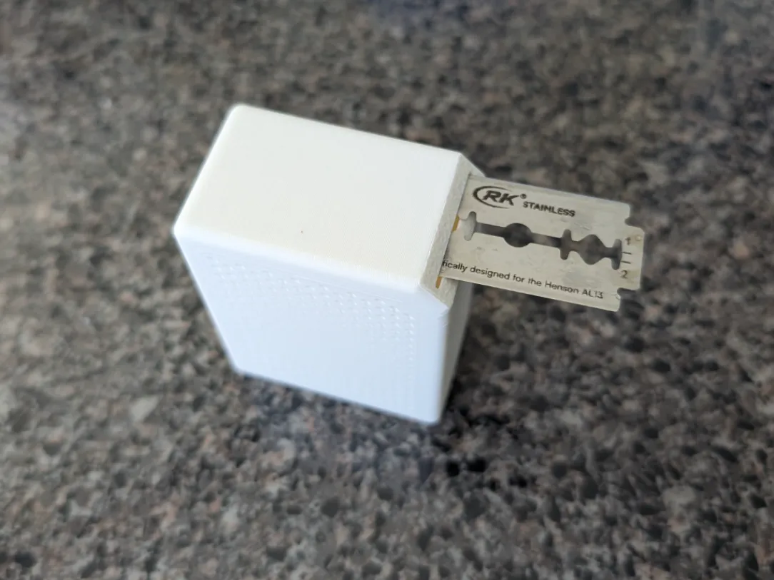 Boîte de recyclage pour rasoirs de sûreté