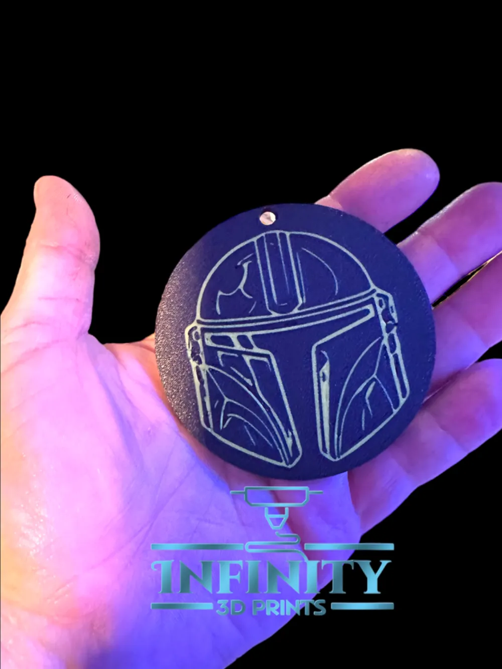 Mandalorian helmet keychain by Infinity 3D Prints MakerWorld