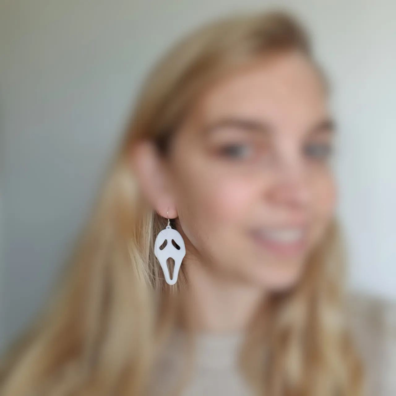 Scream earrings halloween view 3