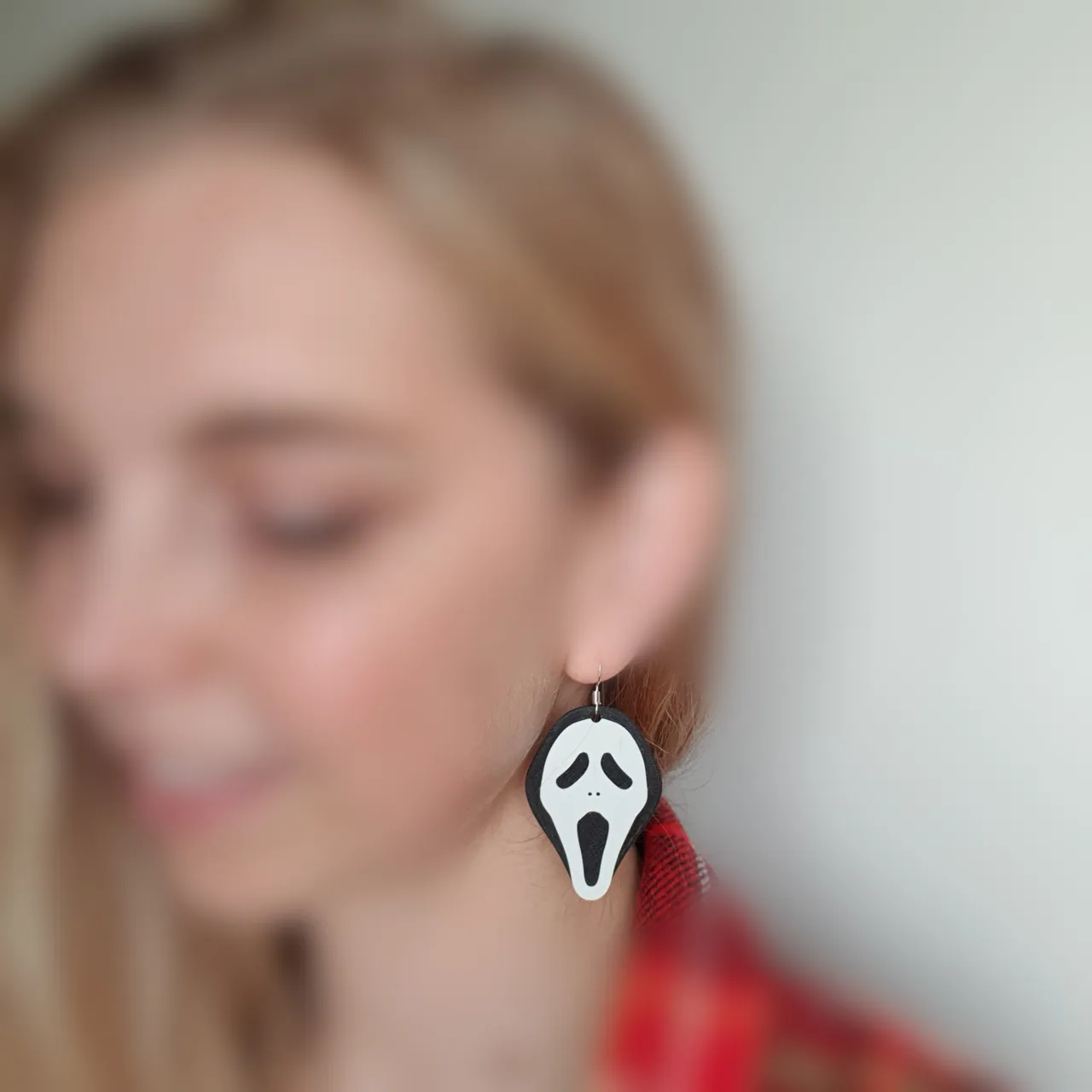 Scream earrings halloween view 4