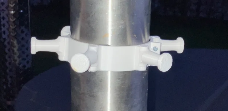 Pole towel holder