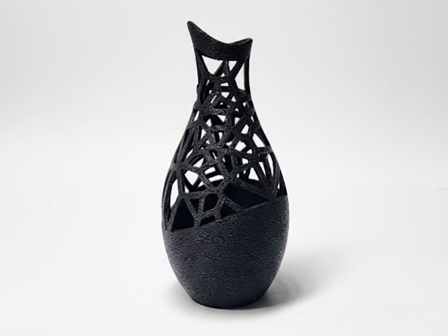 Modern and elegant Voronoi vase - Calla