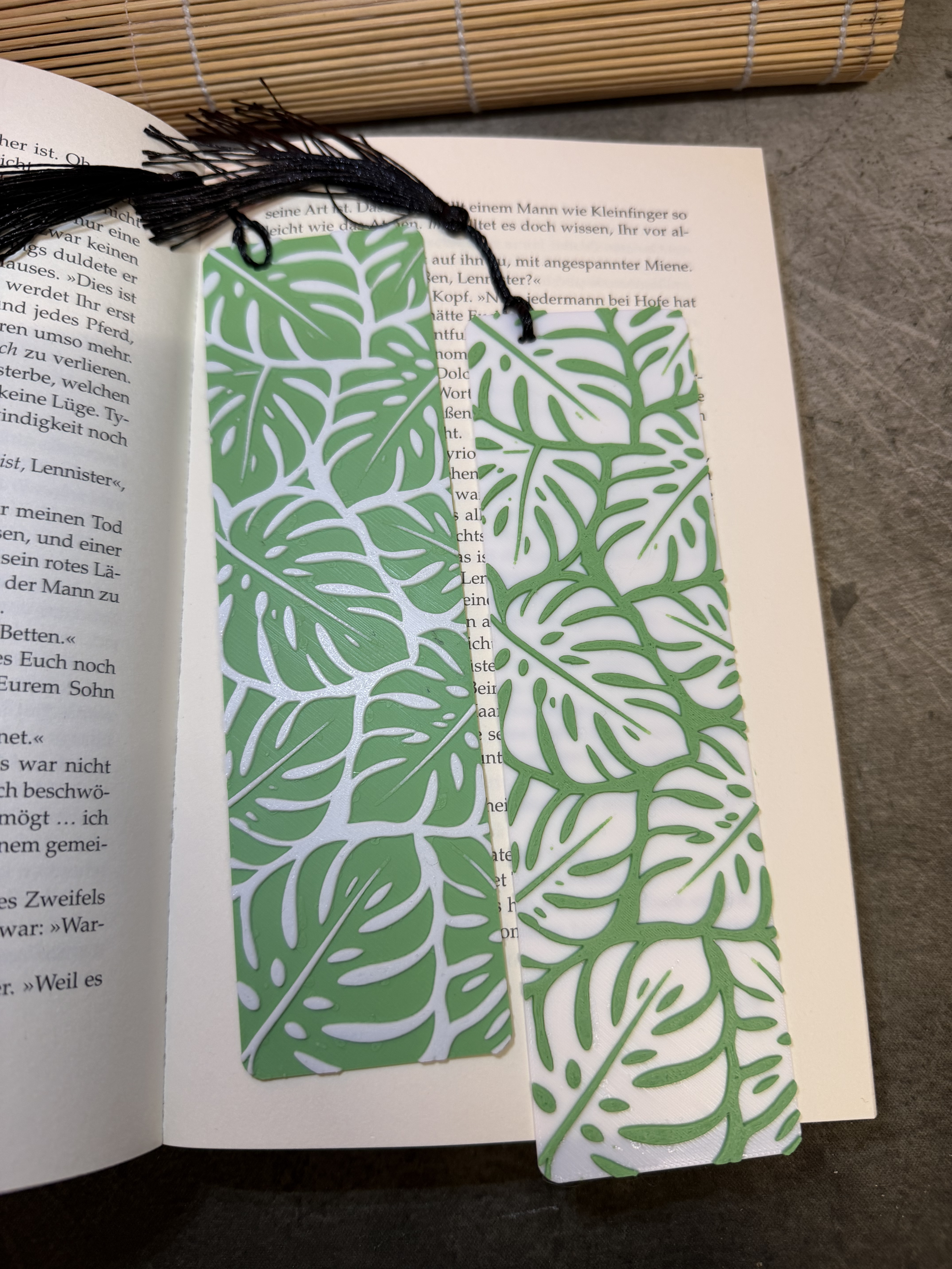 Miniatura 2 do modelo 3D Elegant Monstera Leaf Bookmark