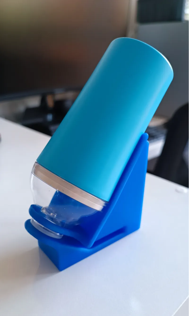 Vacuum pump holder