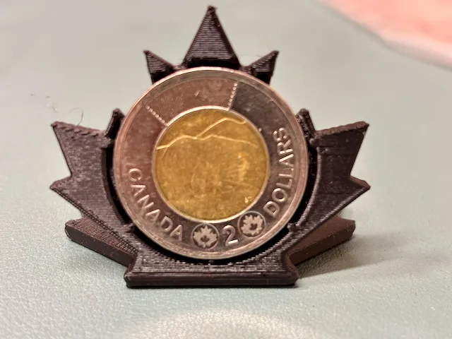 Commenerative Toonie Coin Holder Maple Lead