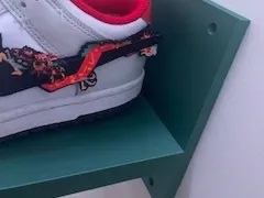 Floating Show Rack