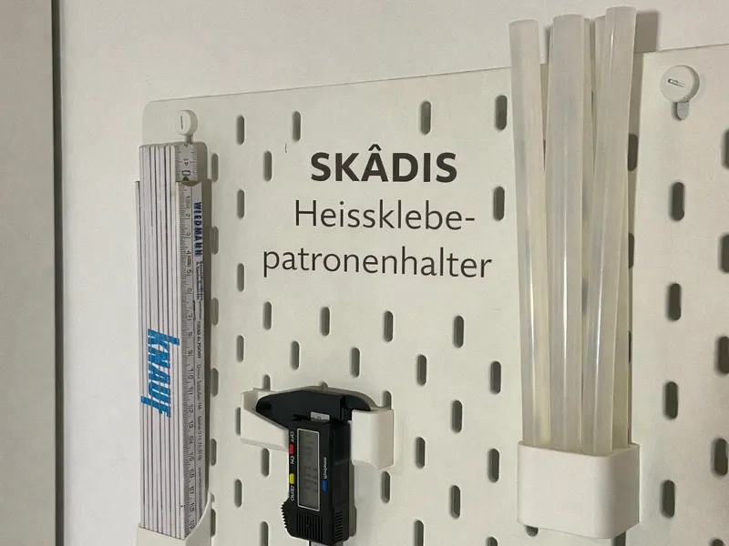 Skadis Heißklebepatronenhalter