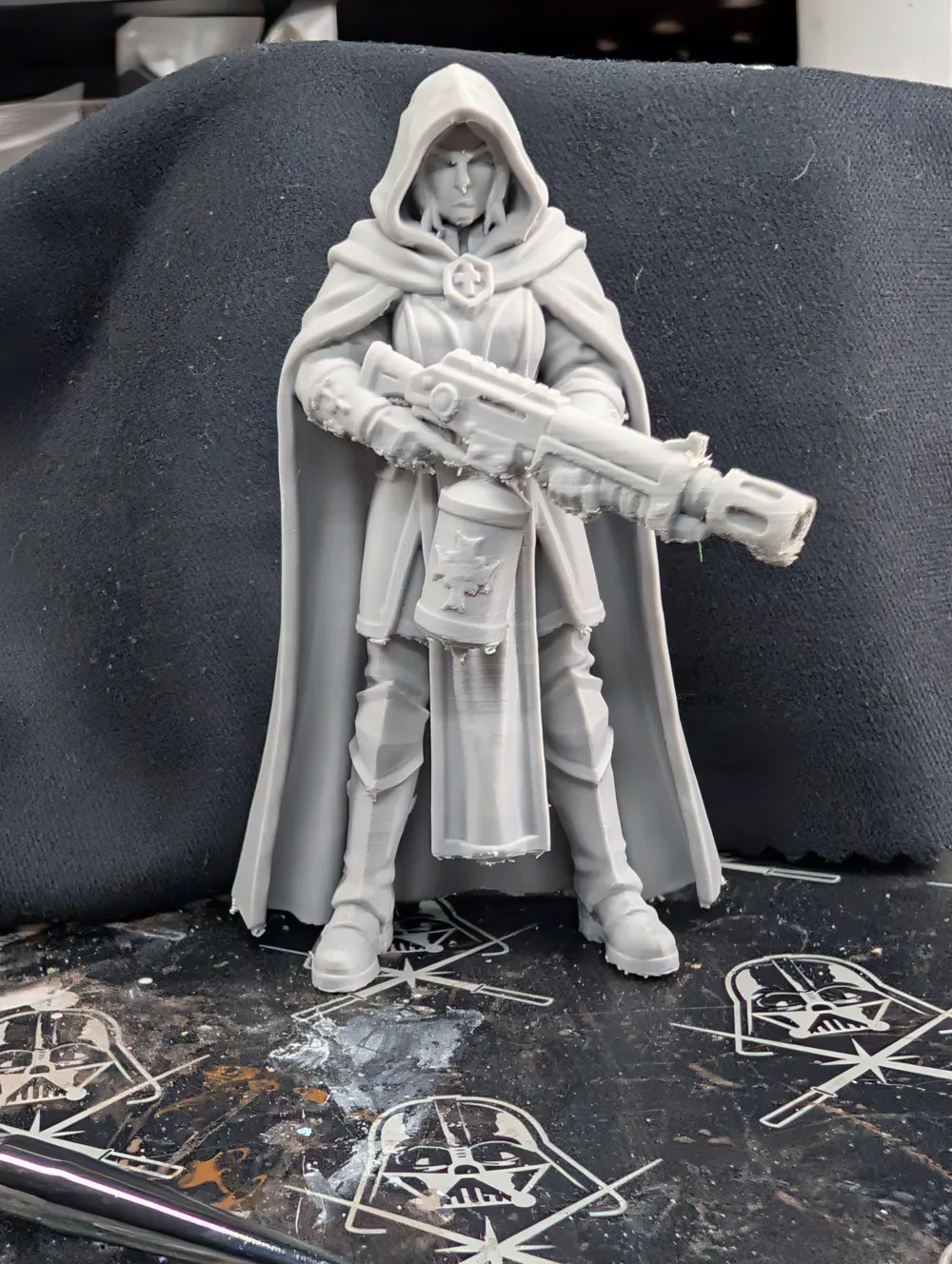 Grimdark Female Inquisitor Witch Hunter w/ Flamer - Free 3D Print Model ...