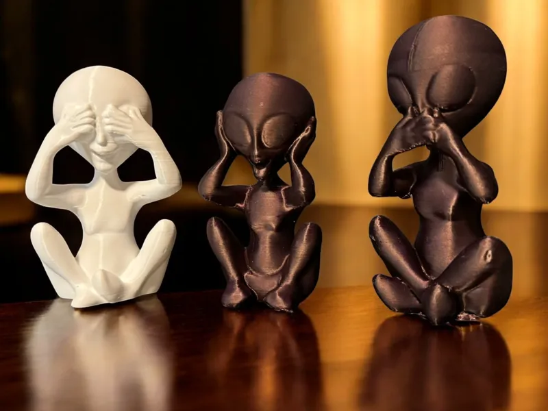 Three Wise Aliens sulptures