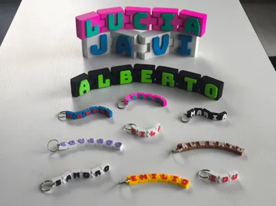 Articulated keychain, with personalized name