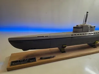 Type XXI German WW2 U-Boat Submarine Model 1:72