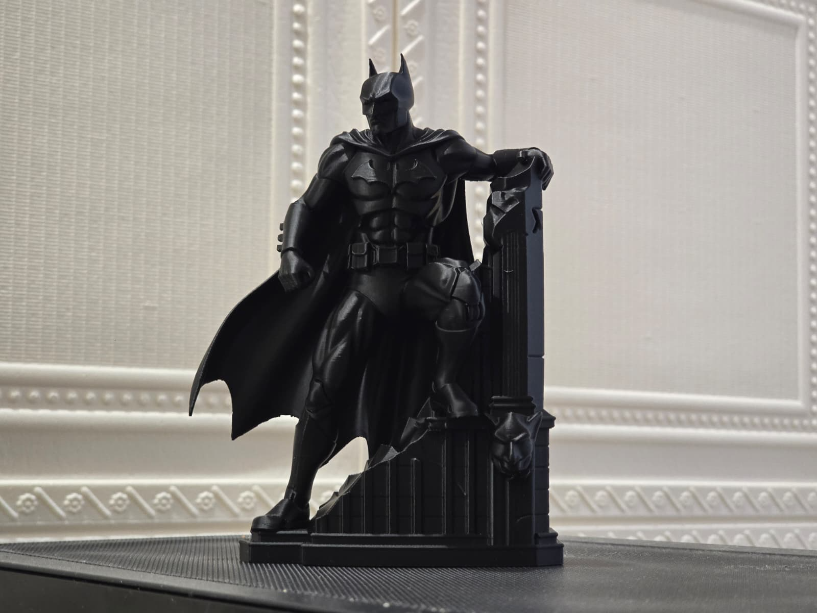 Batman auf Trümmer Podest