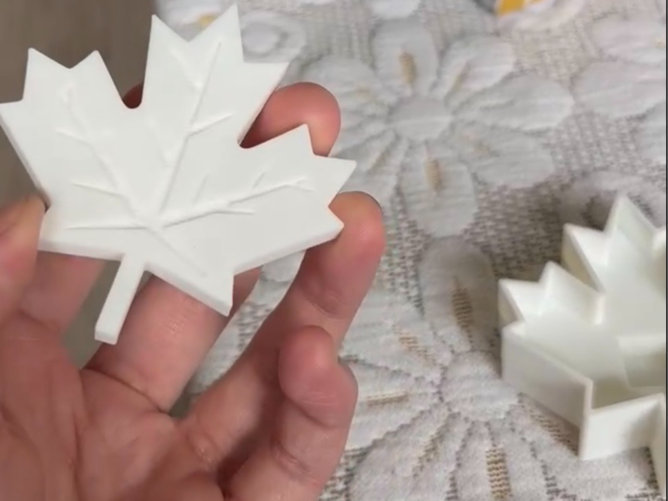 maple leaf fidget clicker