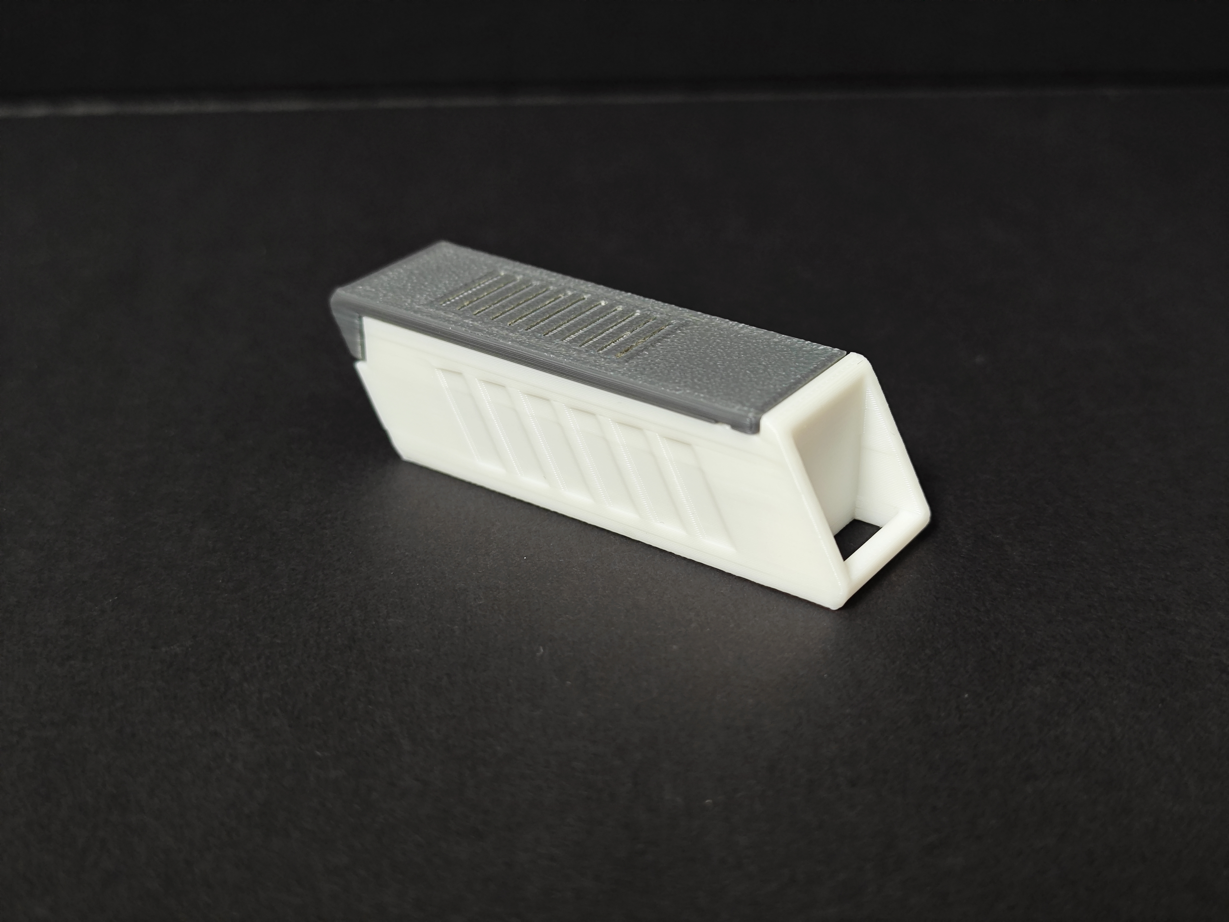 Miniatura 2 do modelo 3D 滑盖式迷你收纳盒、耳塞盒(10克，单手推拉，可挂钥匙扣)