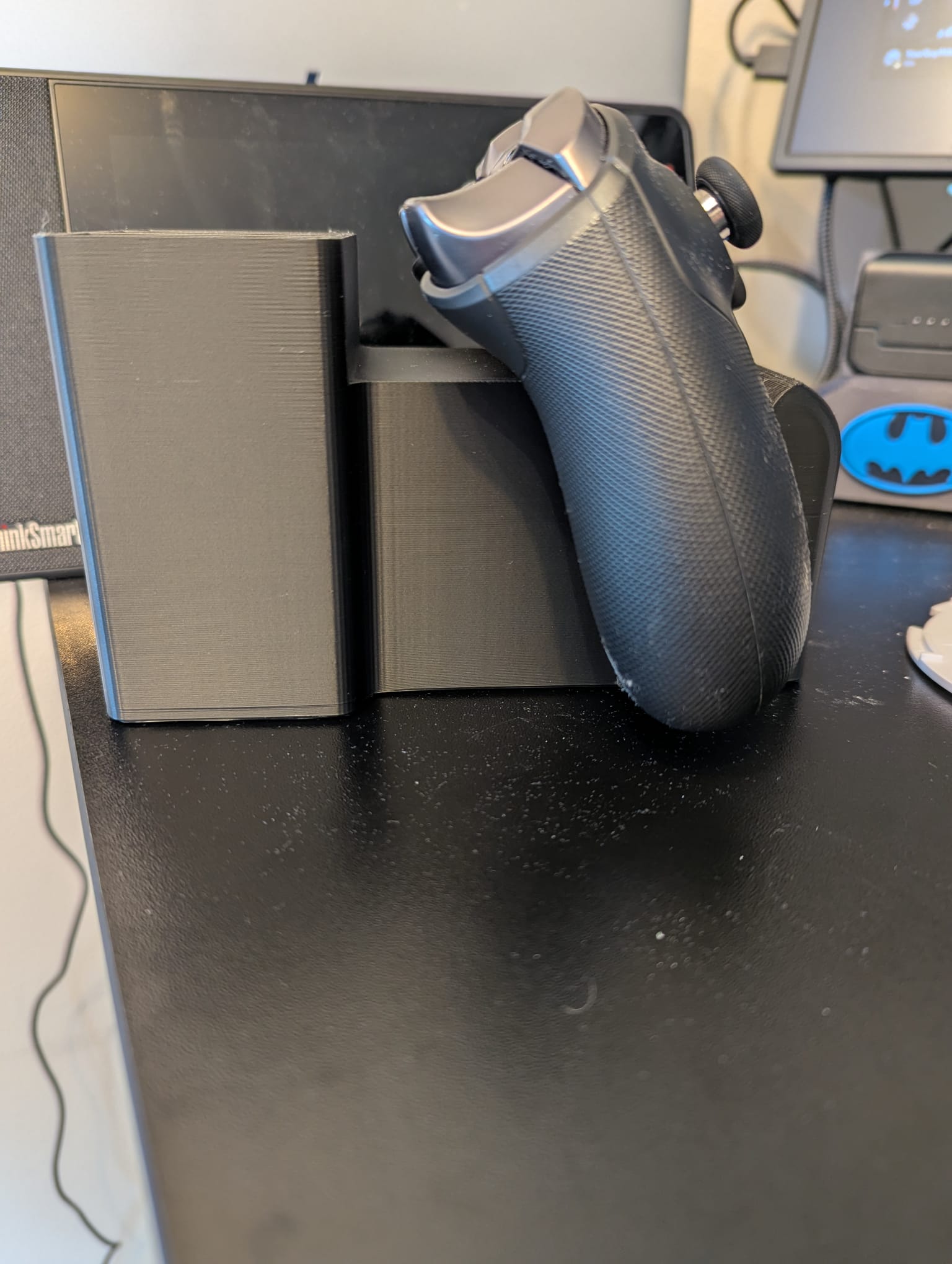 Miniatura 3 do modelo 3D Remote and Xbox Controller Holder