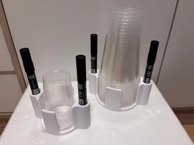Becherhalter mit Stift