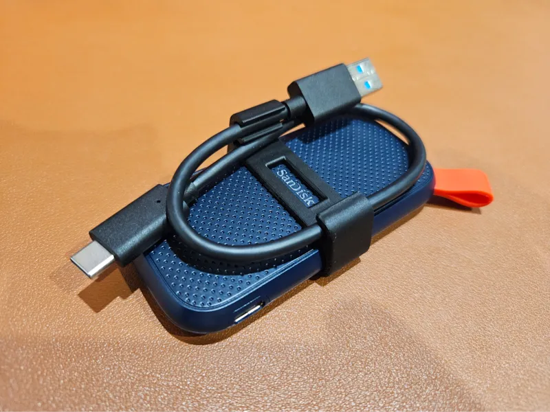 SanDisk Portable SSD - Cable Holder