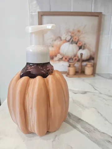 Adorno temático: Pumpkin Bath & Body Works Foam Soap Holder — vista de referencia 2
