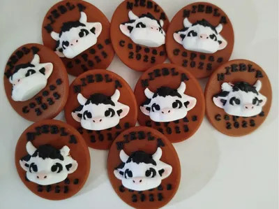 Customizable Capeas Pin