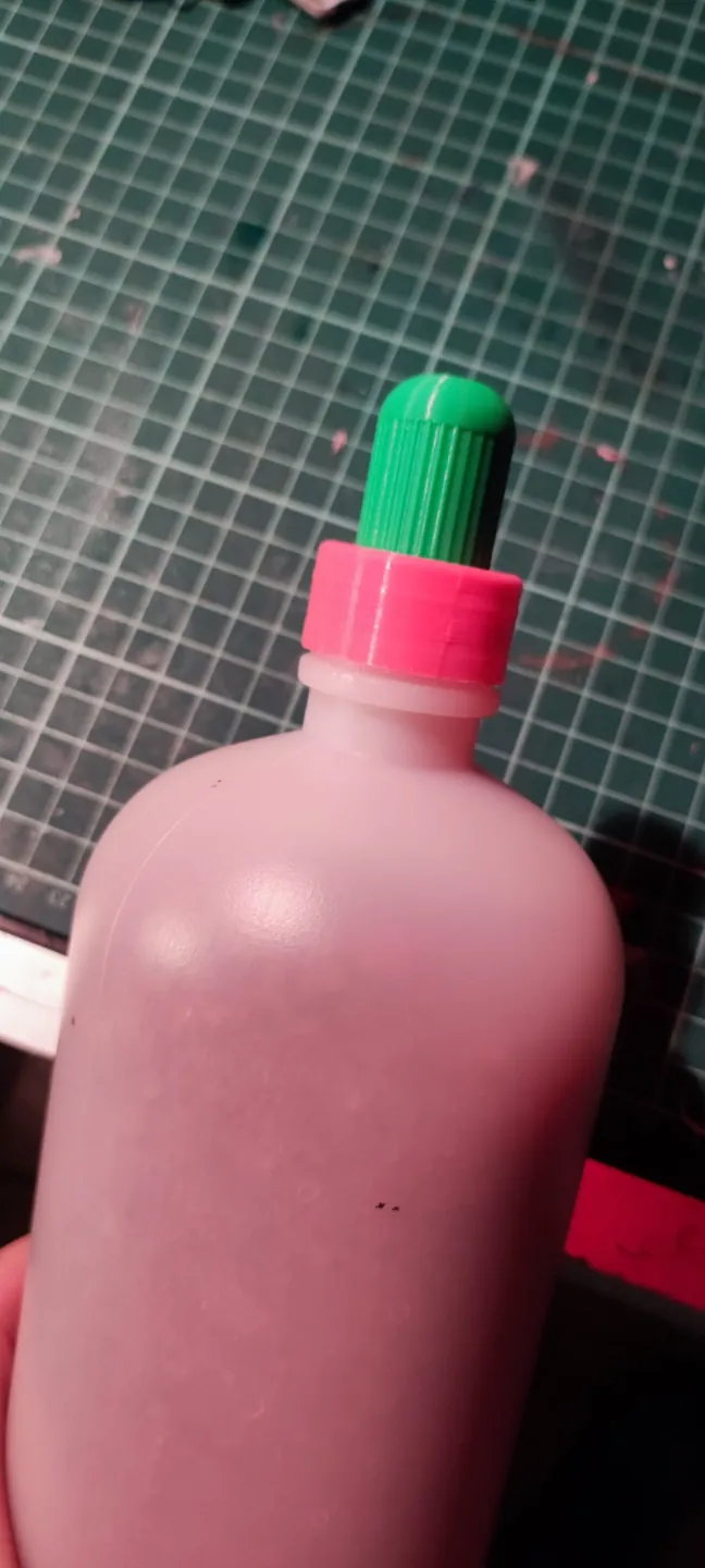 threaded-silica-gel-cap-for-alcohol-bottle-by-estorp-makerworld