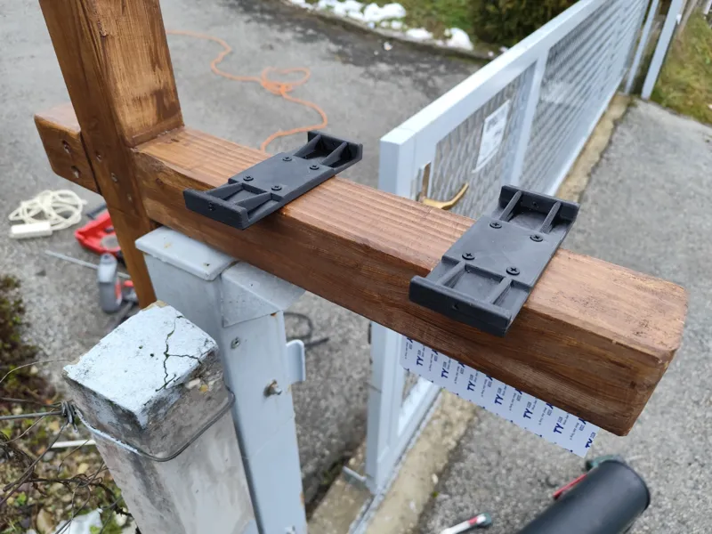 Mailbox bracket