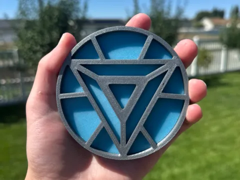 Accesorio para filamento: Wearable Iron Man Arc Reactor (Glow-In-The-Dark) — referencia de MakerWorld