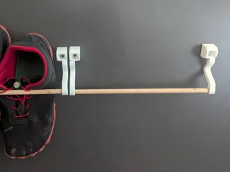 Hinged shoeholder