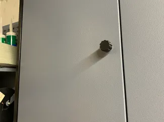 Drehknopf Küpper Werkbank und Hängeschrank
