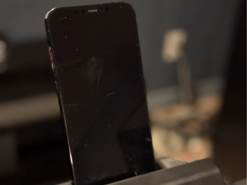 Treadmill phone holder