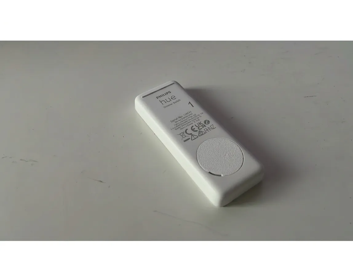 Philips Hue dimmer V2 battery cover replacement view 4