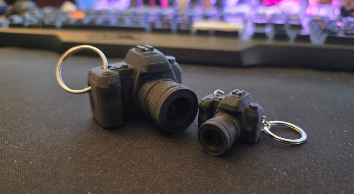 Miniatura 2 do modelo 3D Reflex camera model - keychain pendant
