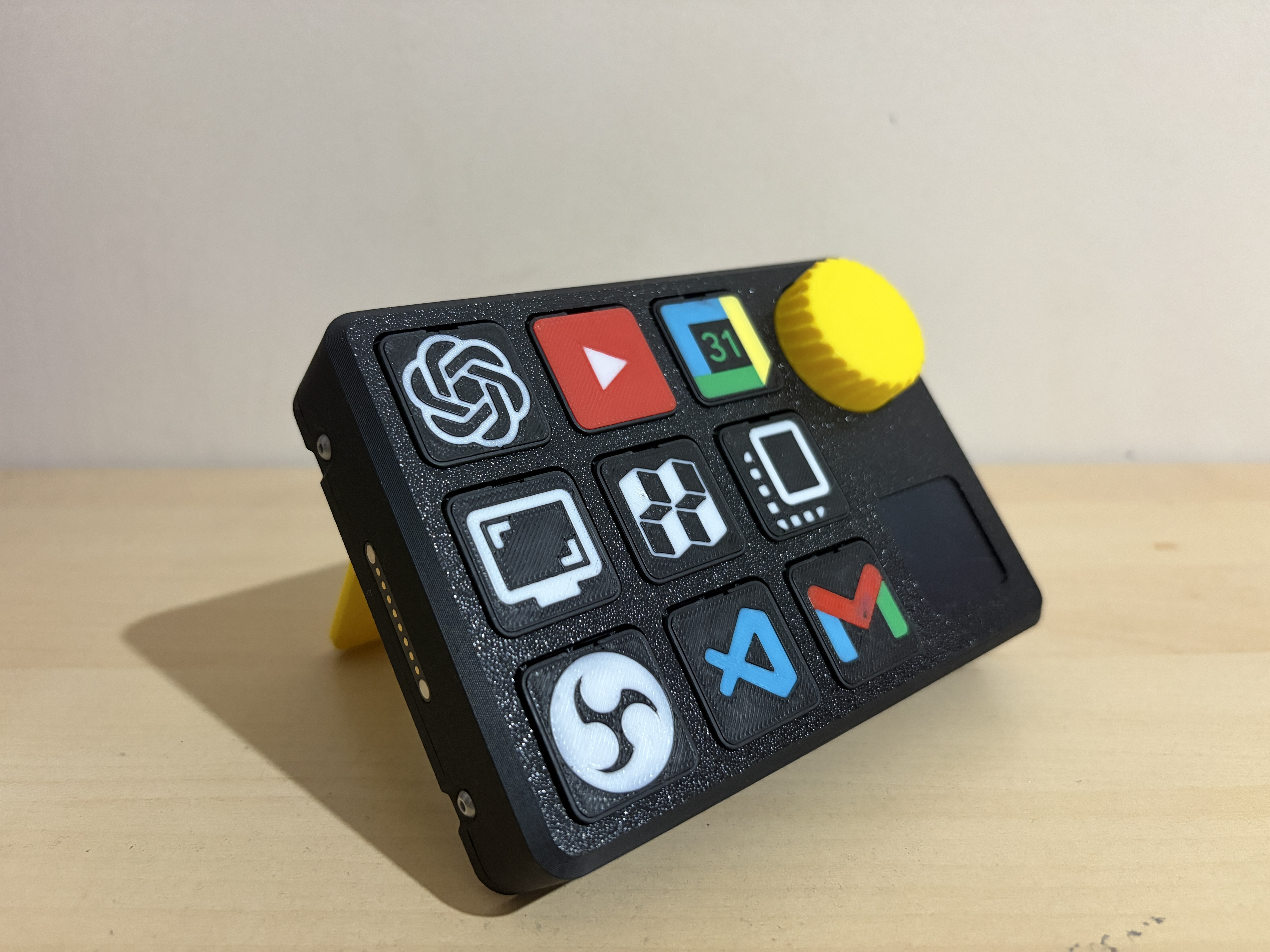 Miniatura 1 do modelo 3D Console Deck PRO